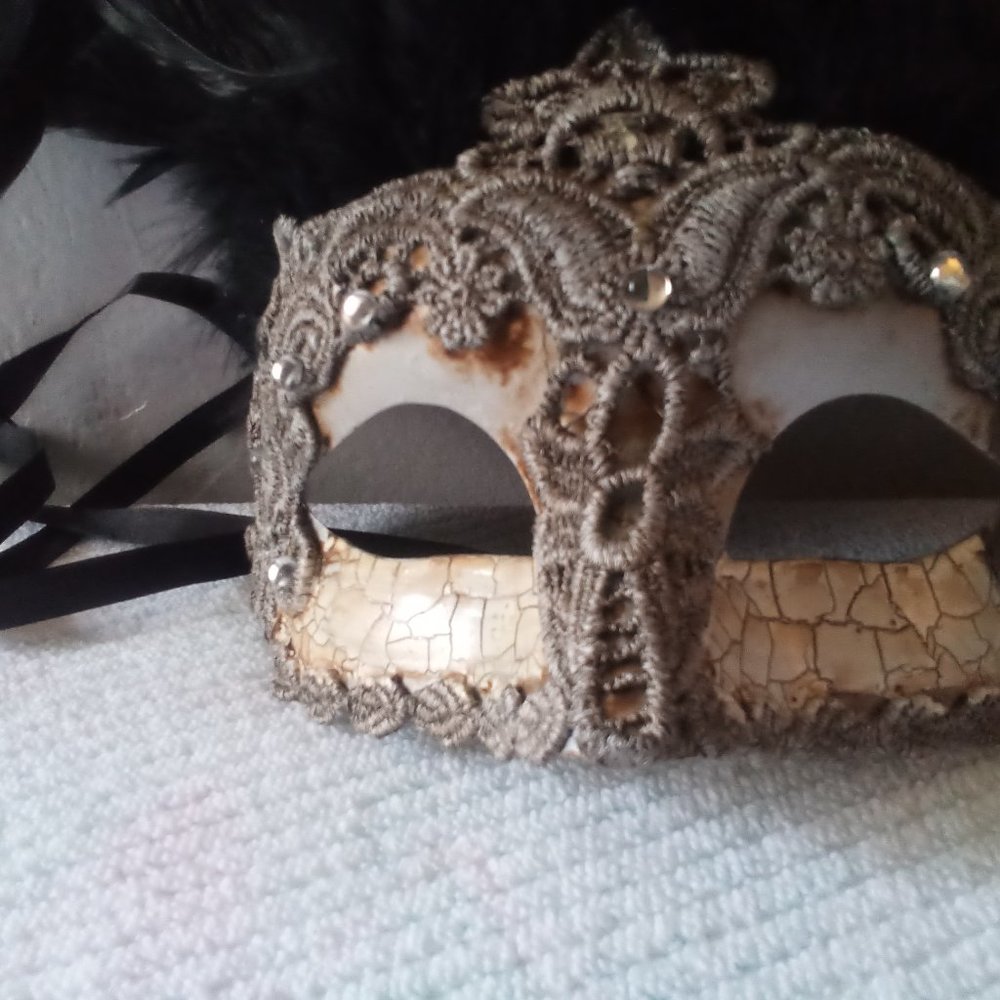Mask - Picture 3 of 4